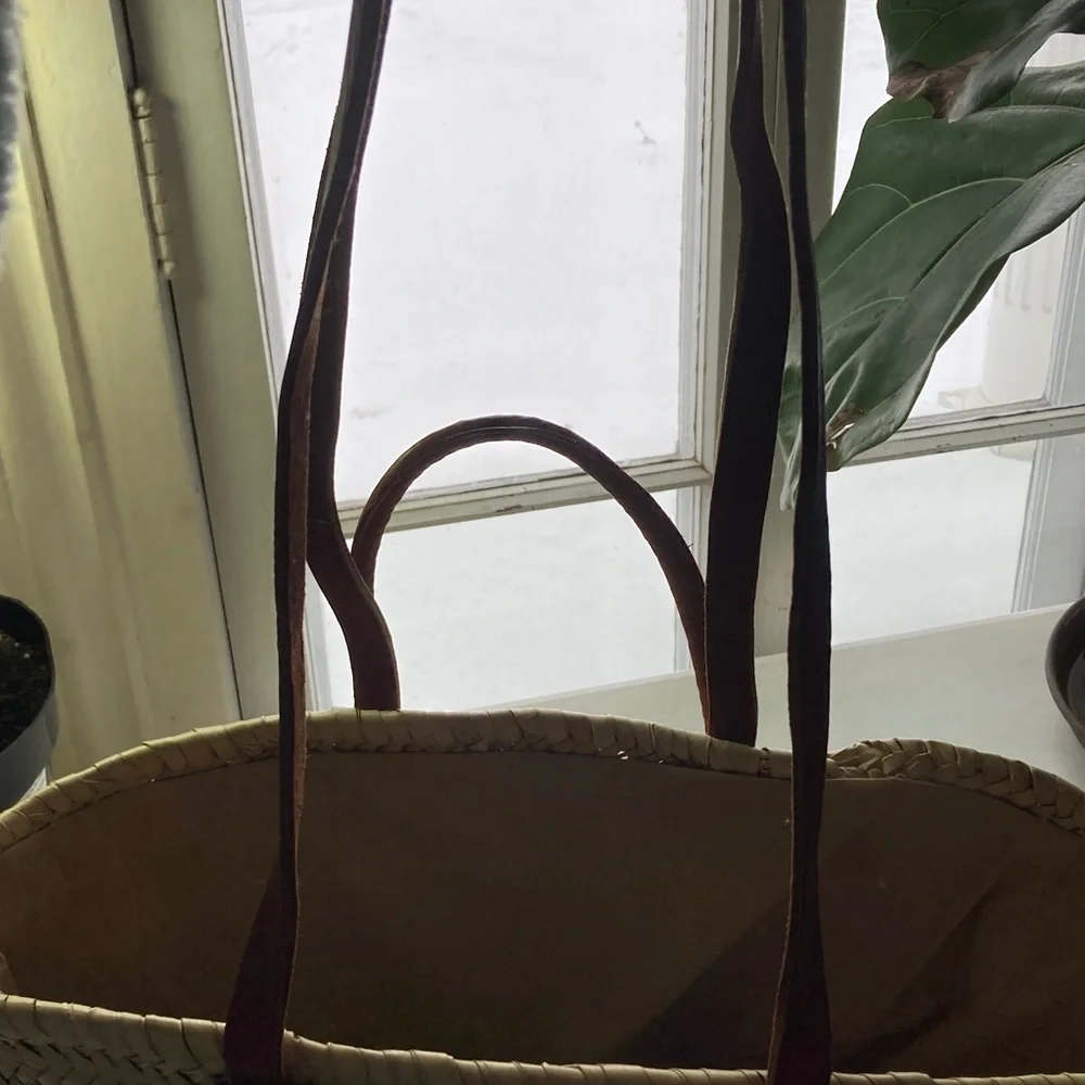 “French Riviera” script: Tan Woven Tote Bag - Picture 2 of 13